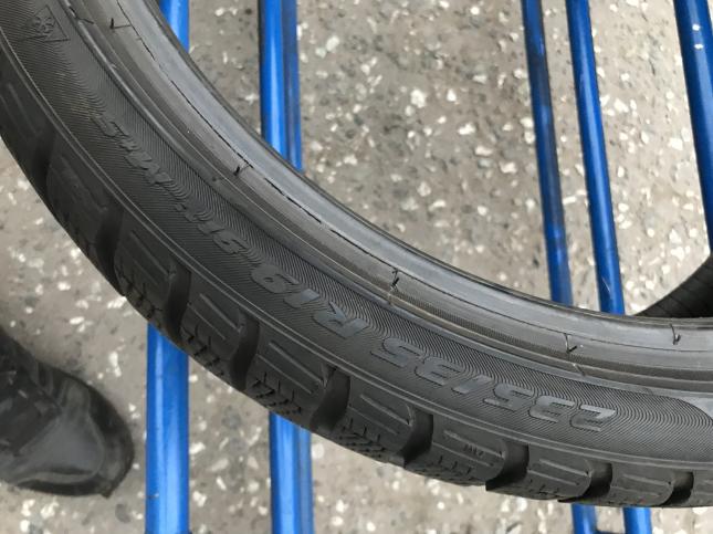 235 35 19 Pirelli Winter Sottozero 3