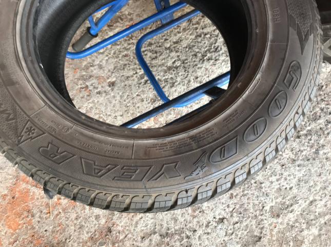 235 65 r17 Goodyear UltraGrip