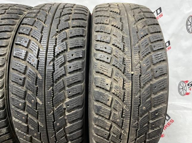225/60 R17 Kumho I'Zen RV KC15 зимние шипованные
