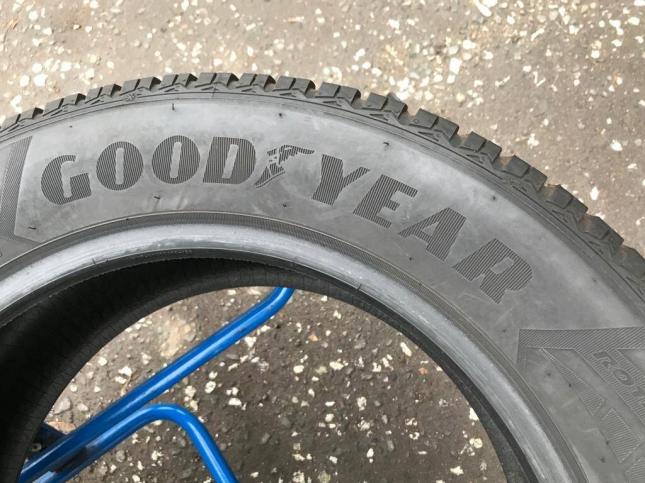 215/65 R17 Goodyear Ultra Grip 8 Performance