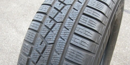 235/60 R18 Yokohama W. drive