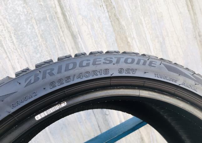 Зимние шины 225 40 18 Bridgestone Blizzak LM001