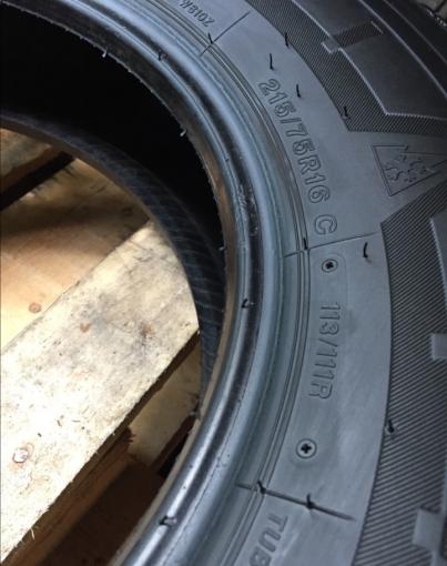 215/75R16C Bridgestone Blizzak W810 две штуки