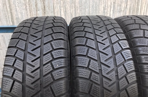 215 65 16 Michelin Latitude Alpin