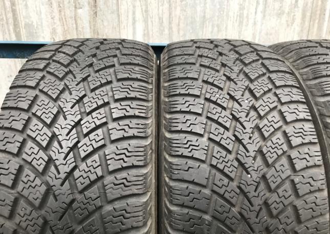 Зимние шины 215 55 16 Nokian W plus