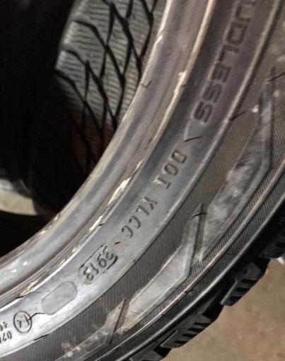 Зимние 245 45 18 Nokian Hakkapeliitta R2 Runflat