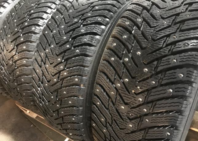 Зимние шины 235 50 R17 Nokian Hakka 8