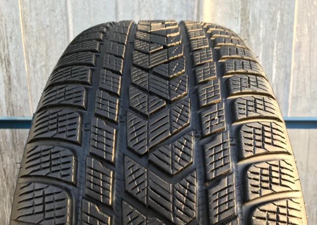 285/45/21 Pirelli Scorpion Winter