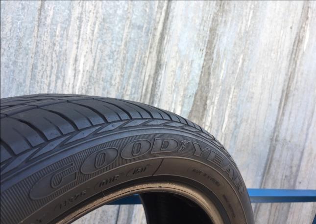 Goodyear exelence 215 45 R16 две штуки