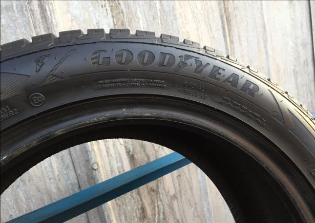 215/55R17 98V Goodyear Ultra Grip perfom. Gen-1