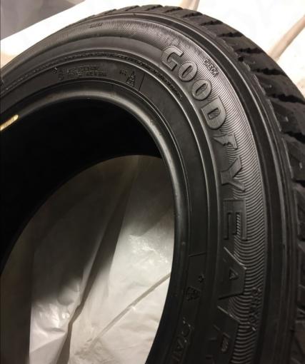 Шины 215 60 R17 Goodyear ice navi ZEA комплект