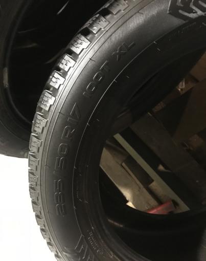 Зимние шины 235 50 R17 Nokian Hakka 8