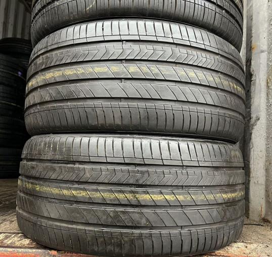 Kumho Majesty 9 Solus TA91 245/45 R19 п╦ 275/40 R19