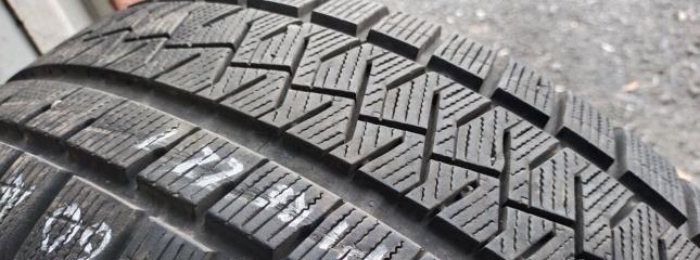 Pirelli Ice Asimmetrico 215/60 R16