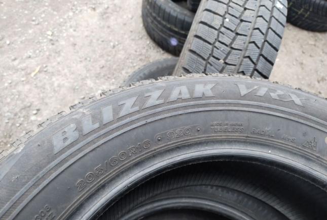 Bridgestone Blizzak VRX 205/60 R16 92Q