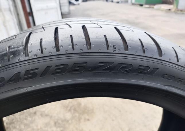 Pirelli P Zero PZ4 245/35 R21