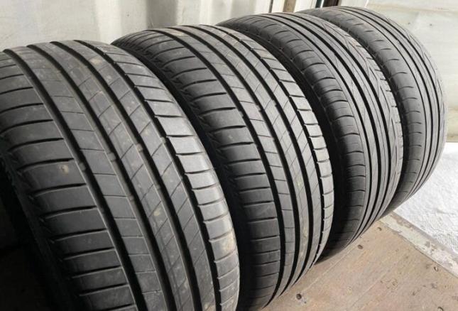 Bridgestone Turanza T005 215/55 R17