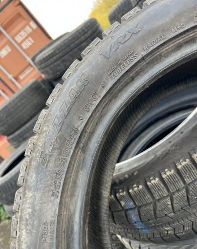 Bridgestone Blizzak VRX 225/45 R18