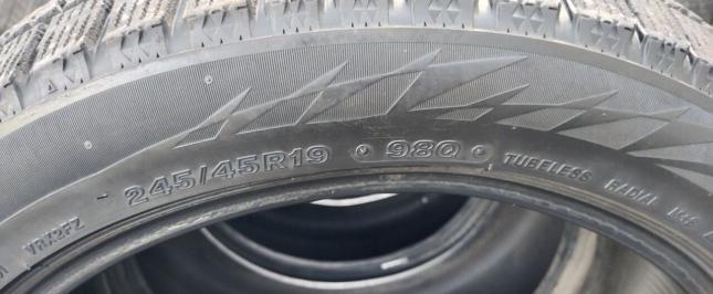 Bridgestone Blizzak VRX2 245/45 R19