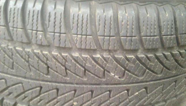 Goodyear UltraGrip Performance 225/55 R18 V