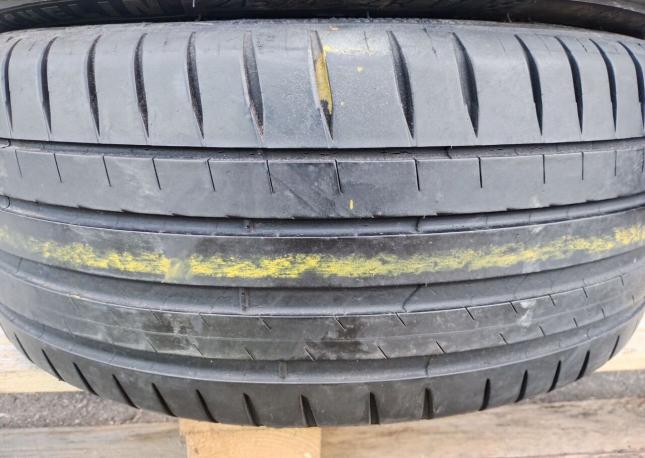 Michelin Pilot Sport 4 215/45 R17