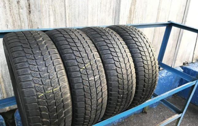 Bridgestone Blizzak LM-25 235/60 R17