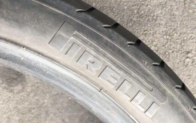 Pirelli P Zero 275/35 R21