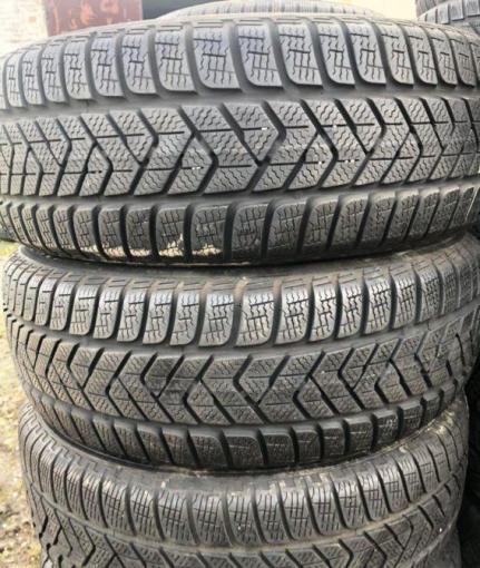 Pirelli Winter Sottozero 3 215/40 R17