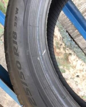 Pirelli P Zero PZ4 235/35 R19