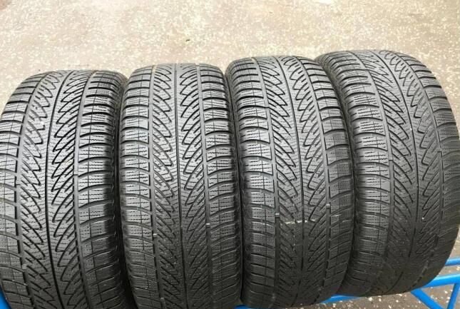 Goodyear UltraGrip 8 Performance 285/45 R20