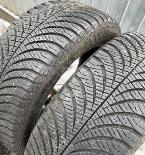 Goodyear Vector 4Seasons 205/55 R16