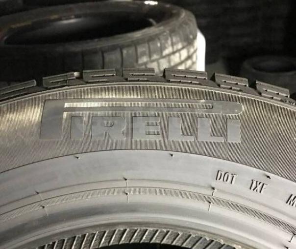 Pirelli Ice Asimmetrico Plus 245/40 R18