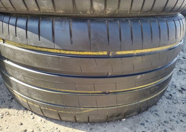 Pirelli P Zero PZ4 285/40 R22 и 325/35 R22