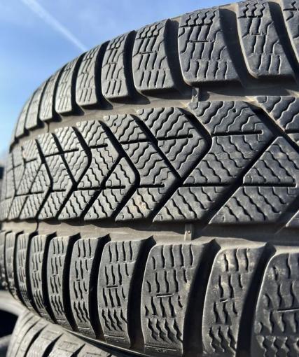 Pirelli Winter Sottozero 3 235/50 R19
