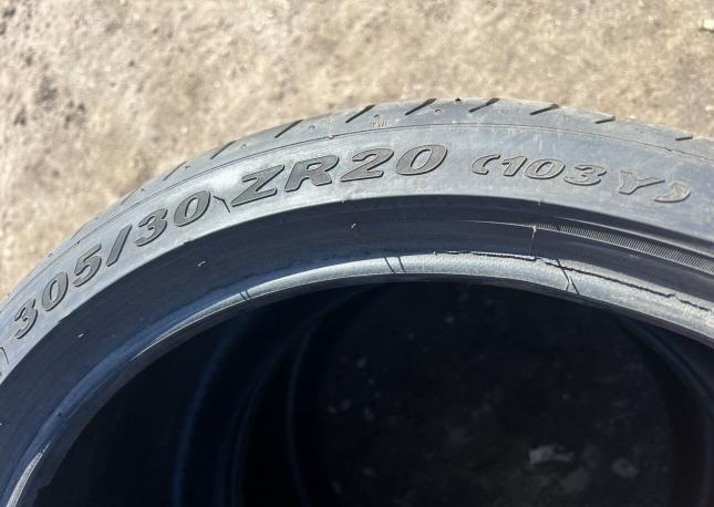 Pirelli P Zero 245/35 R20 и 305/30 R20