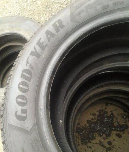 Goodyear UltraGrip Performance 225/55 R18 V