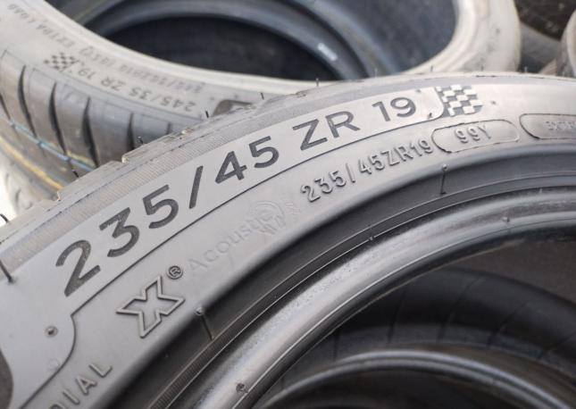 Michelin Pilot Sport 4 235/45 R19