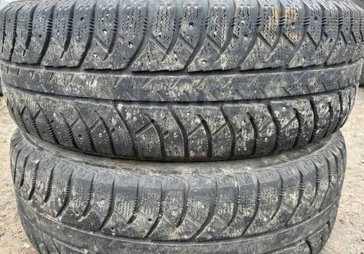 Bridgestone Ice Cruiser 7000 215/60 R17