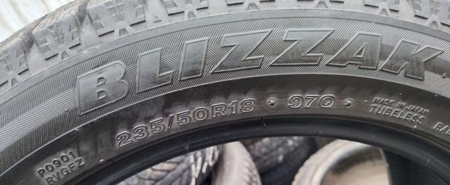 Bridgestone Blizzak Revo GZ 235/50 R18