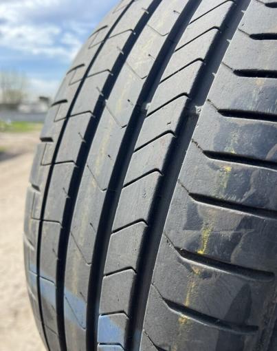 Pirelli P Zero PZ4 275/40 R22