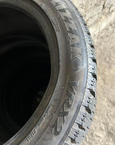 Bridgestone Blizzak VRX2 245/45 R17