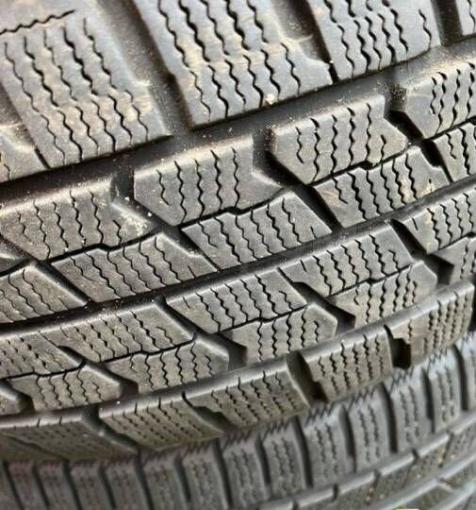 Goodyear UltraGrip Ice Navi Zea 205/65 R16