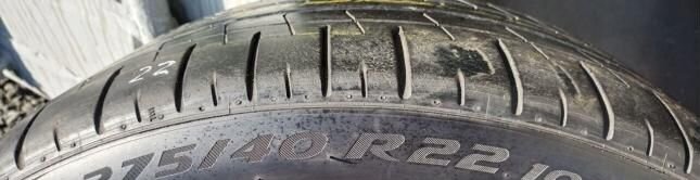 Pirelli P Zero PZ4 275/40 R22