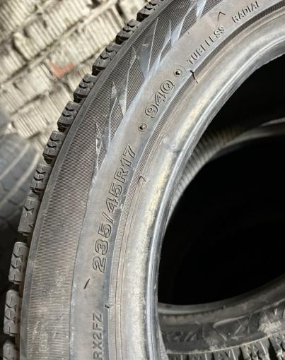 Bridgestone Blizzak VRX2 235/45 R17