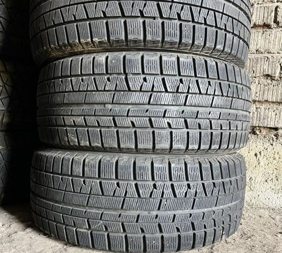 Yokohama Ice Guard IG50+ 215/45 R17
