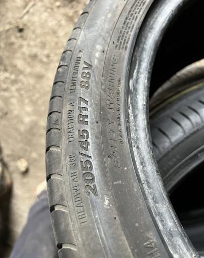 Kumho Ecsta HS51 205/45 R17