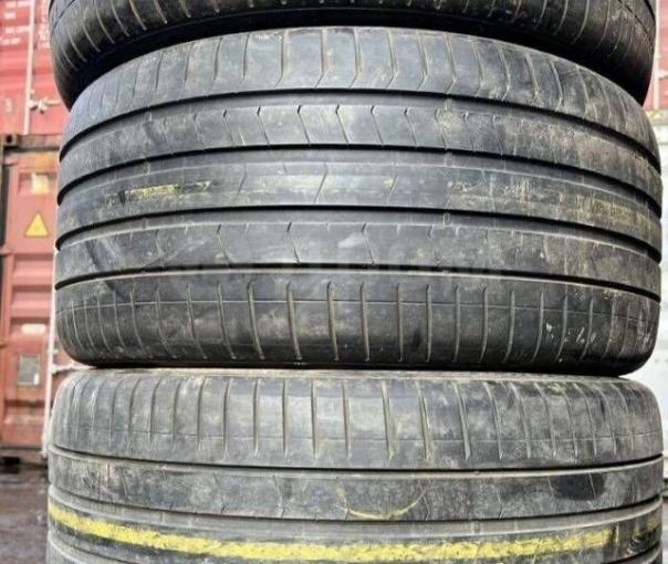 Pirelli P Zero PZ4 275/35 R21