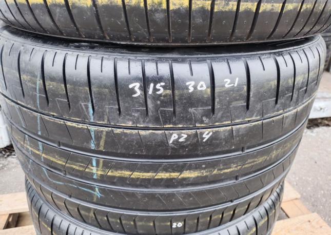Pirelli P Zero PZ4 275/35 R21 п╦ 315/30 R21