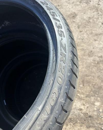 Pirelli P Zero 245/35 R20 и 305/30 R20