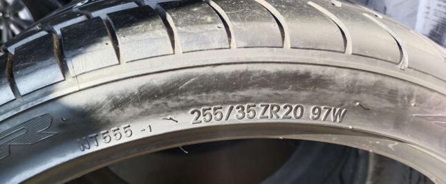 Nitto NT555 Extreme ZR 255/35 R20